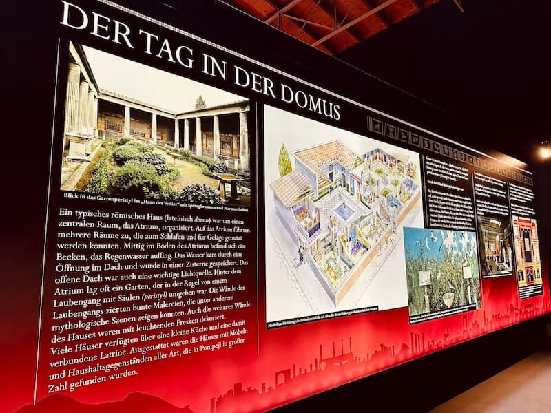 Infotafel über "Tag in der Domus"